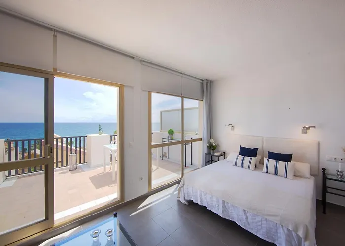 Appartement In Steps From Sandy Marbellac